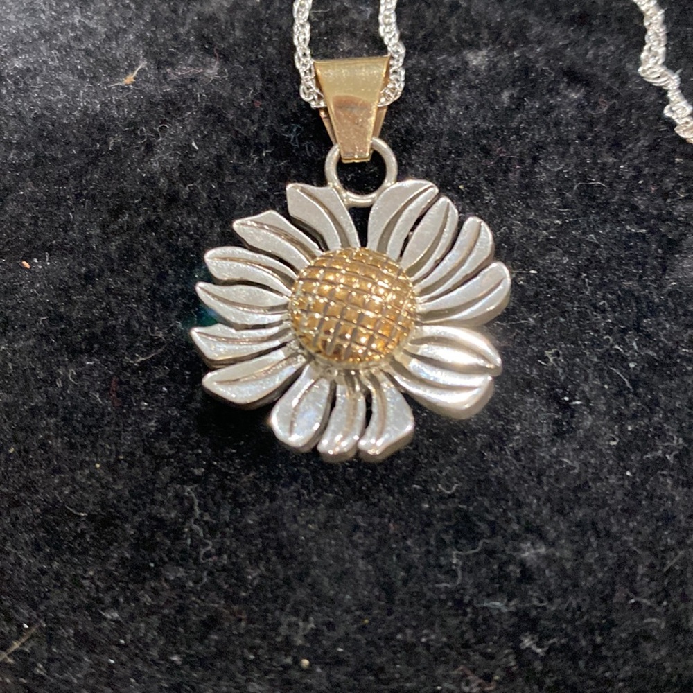 Sterling Silver sunflower pendant with 18” sterling silver chain - Picture 2 of 5